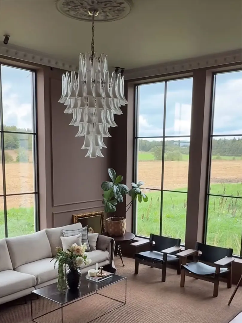 85-Lattimo-white-murano-chandelier--cherry-vintage-interior